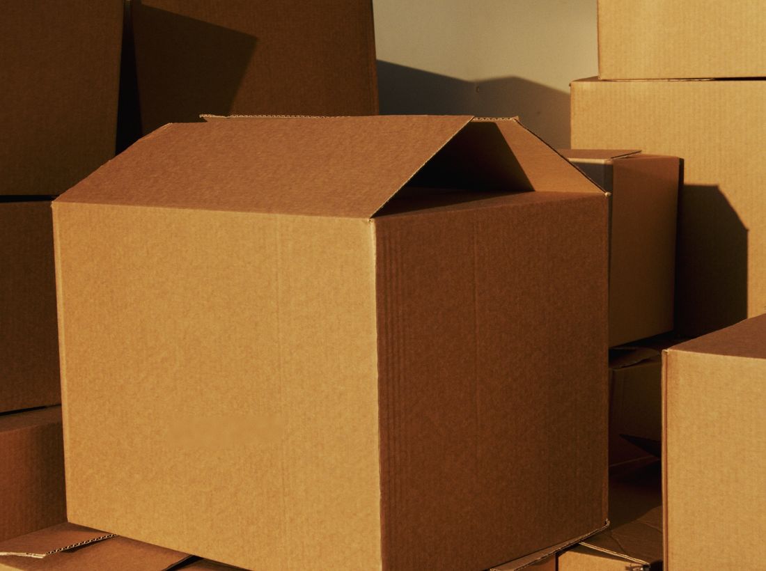 Corrugated cardboard boxes with inserts