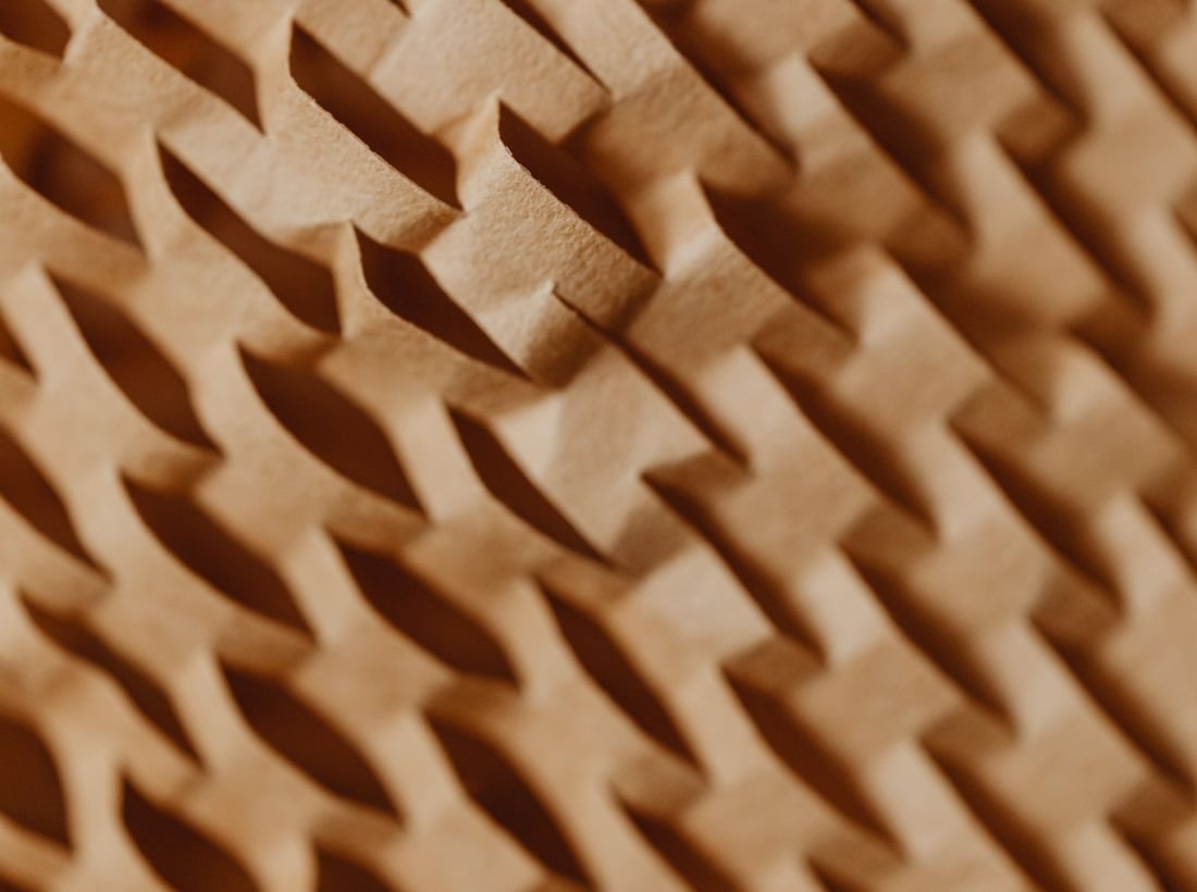 Kraft paper honeycomb panel for heavy-load packaging